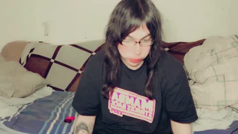 Snapshot of evelyn420521 chatting on January 10, 7:25 am evelyn420521 online show from January 10, 7:25 am