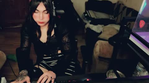 evelyn420521 online show from July 17, 6:14 pm