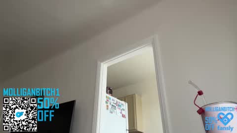 Evelyn online show from February 19, 9:54 pm