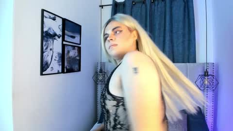 evelynn smith online show from December 17, 2:44 pm