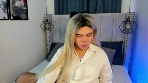 evelynn smith online show from December 19, 1:29 pm