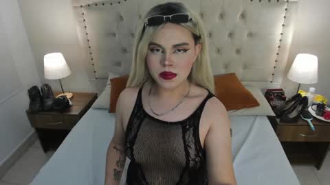 evelynn smith online show from January 3, 7:50 pm