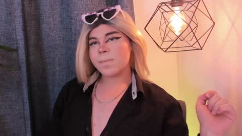 evelynn smith online show from January 14, 8:04 pm