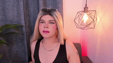 evelynn smith online show from January 17, 12:21 pm