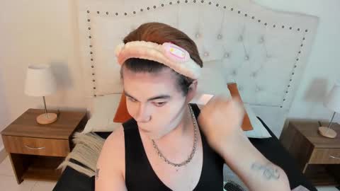 evelynn smith online show from February 17, 8:04 pm