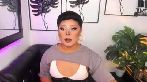 Lindsay online show from June 15, 5:04 pm