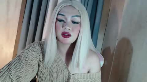 DANIELLA - DONT FORGET TO GIVE ME A THUMBSU UP online show from April 27, 6:50 pm