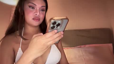 ella online show from April 21, 5:30 pm