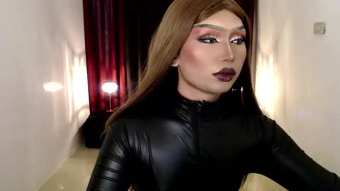 Gia X online show from December 6, 7:15 am