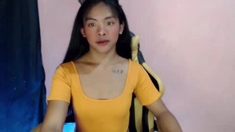 queen ronna online show from January 25, 8:10 am