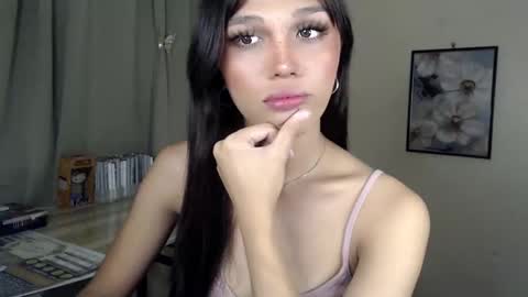 Lily is Gold online show from November 12, 5:45 pm