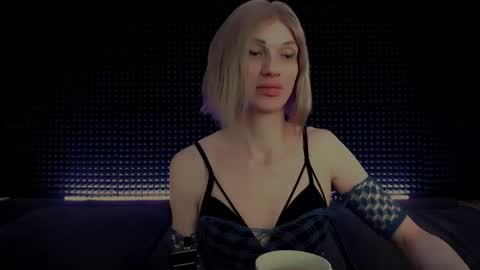 Miss Hardy online show from January 14, 2:31 am