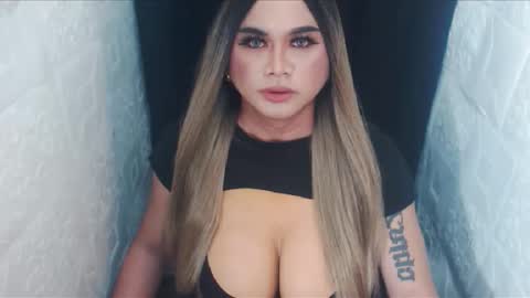 YOUR MAJESTY LUCY PEARL online show from October 25, 2:17 am