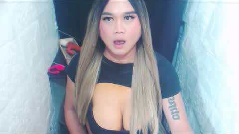 YOUR MAJESTY LUCY PEARL online show from December 2, 12:24 am