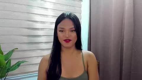 Maxine online show from September 13, 12:00 pm