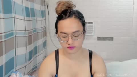 Katniss online show from December 10, 5:11 pm