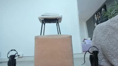 Isa Lancaster online show from April 21, 1:42 am