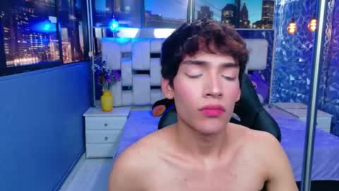 isaacnova online show from April 19, 8:00 pm