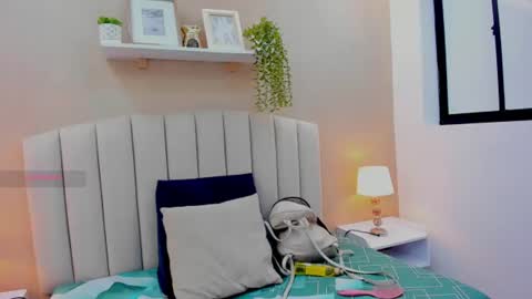 isabel_palmer online show from June 24, 7:34 pm
