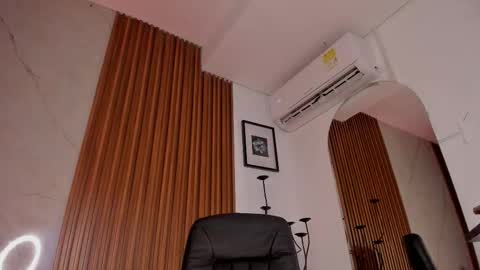 isabell online show from December 15, 4:01 pm