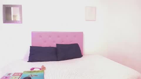 issa_kitty online show from January 22, 3:18 pm