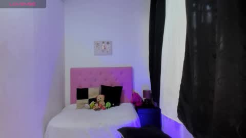 issa_kitty online show from October 8, 9:38 pm