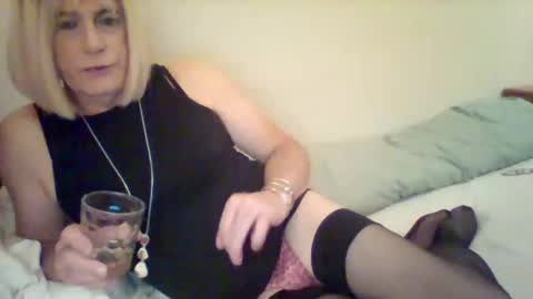 izzy_mchoney online show from November 7, 10:43 pm