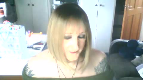 Snapshot of jadeladyboyminx chatting on January 8, 1:52 pm Jademinx online show from January 8, 1:52 pm