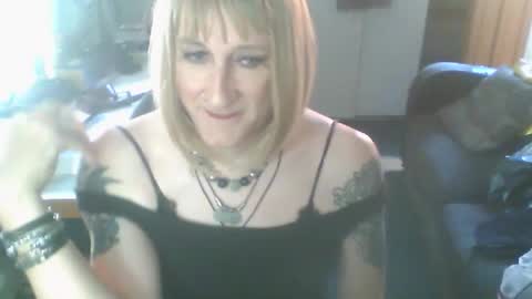 Snapshot of jadeladyboyminx chatting on October 28, 2:15 pm Jademinx online show from October 28, 2:15 pm