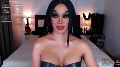 Queen Jenifer online show from December 5, 5:01 am