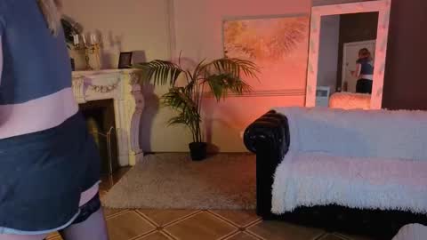 jes_solar online show from October 3, 11:43 am