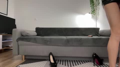 Julia online show from October 18, 1:09 am