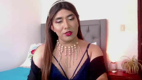 KIM  online show from April 12, 9:07 pm
