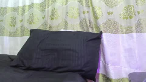 Snapshot of karoli_sanz chatting on February 15, 2:26 am Karolinstagram.karoli sanz online show from February 15, 2:26 am