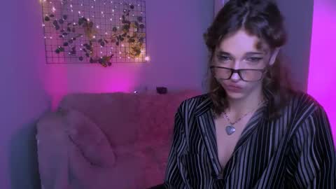 kevi here online show from September 14, 8:24 pm