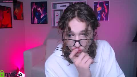 kevi here online show from October 1, 9:32 am