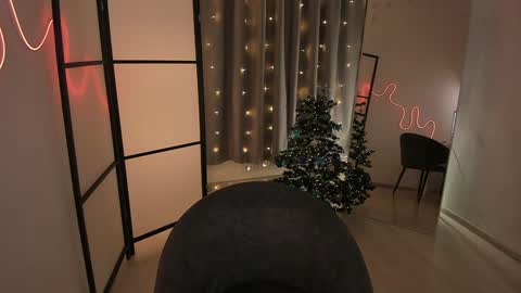 Snapshot of klin_miller chatting on December 12, 9:37 pm Klin online show from December 12, 9:37 pm