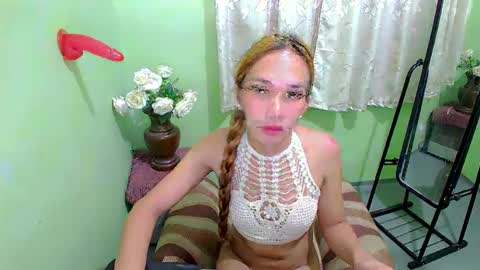 Snapshot of kween_romance chatting on February 18, 2:27 pm Kween online show from February 18, 2:27 pm