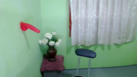 Snapshot of kween_romance chatting on February 24, 4:04 pm Kween online show from February 24, 4:04 pm