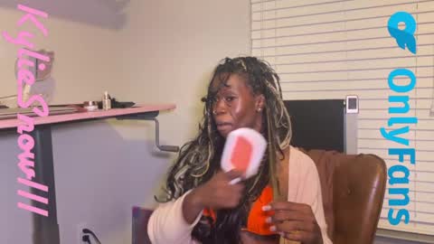 Kylie Snow online show from April 25, 5:44 am