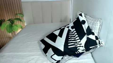   online show from March 6, 6:24 pm