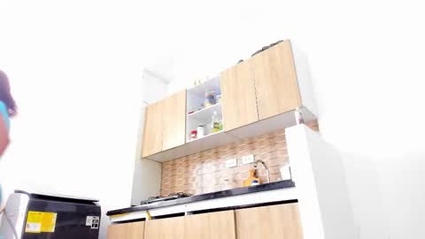 latinebonyts online show from October 8, 6:31 pm