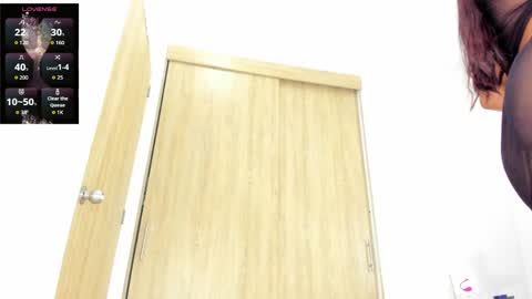 latinebonyts online show from April 25, 9:12 pm