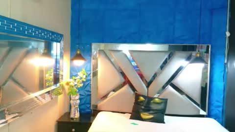 Laura Goldenn online show from March 9, 10:02 pm