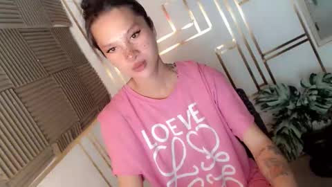 layla47649867 online show from April 4, 2:42 am