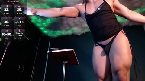 Layla   help me with your thumbs up its important  online show from February 12, 7:42 pm