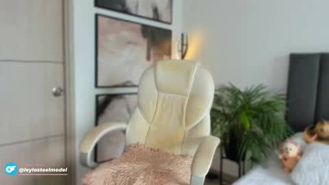 INSTA leylasteel model         online show from October 9, 9:27 pm