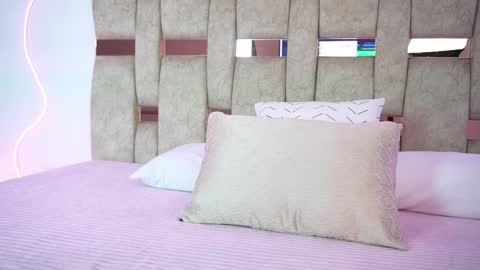 liasuaza online show from February 23, 12:30 pm