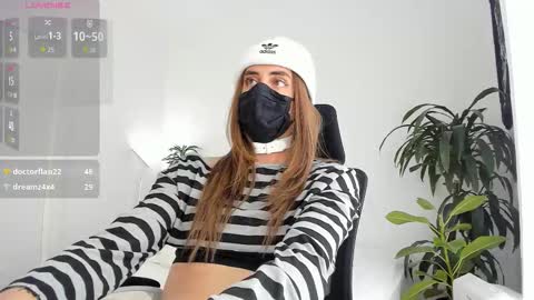 Lily Reina online show from March 25, 7:07 pm