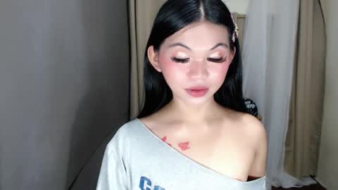 littlelace_ online show from May 16, 1:58 am